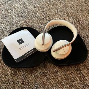 Bose Noise Cancelling Headphones 700